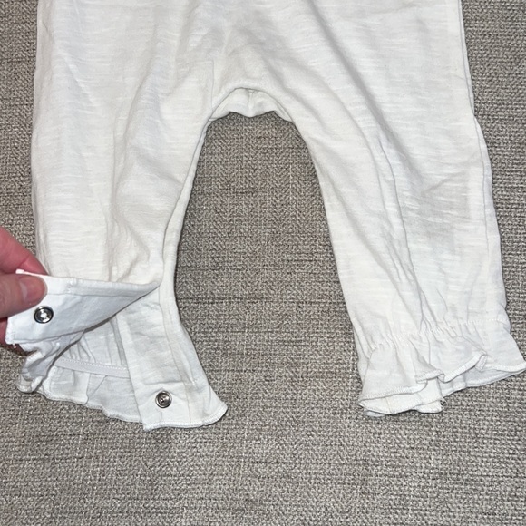 NWT 7 For All Mankind White Boho Crochet Burnout Baby Onesie- 6 to 9 months - Picture 10 of 12